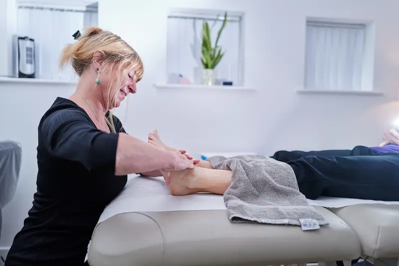 what are holistic therapy techniques